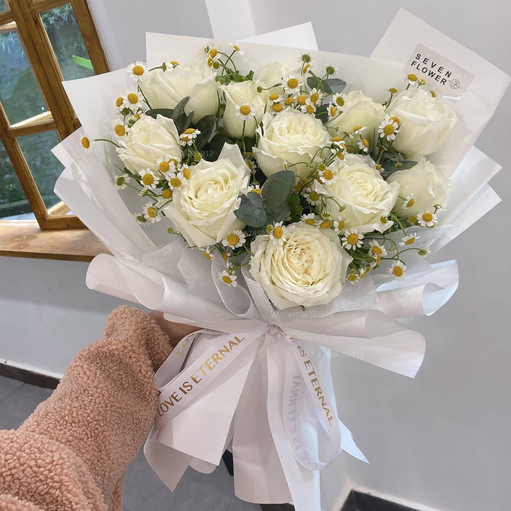 【心中所爱】11朵白玫瑰混搭洋甘菊玫瑰之恋玫瑰之约生日花束xianhua花店送花上门