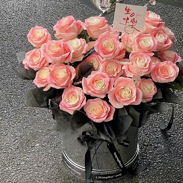 【心动一刻】33朵火烈鸟粉玫瑰花束网红抱抱桶生日礼物鲜花花束花店送花上门鲜花免费配送