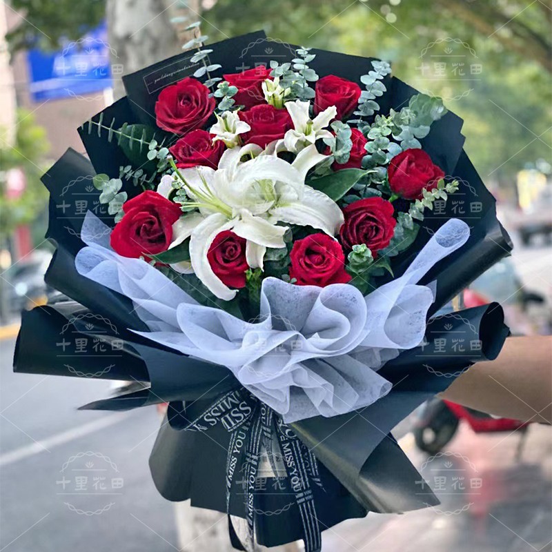 【相伴百年】11朵红玫瑰白色香水百合2朵结婚纪念日玫瑰之约玫瑰花束鲜花网红花束花店送花上门