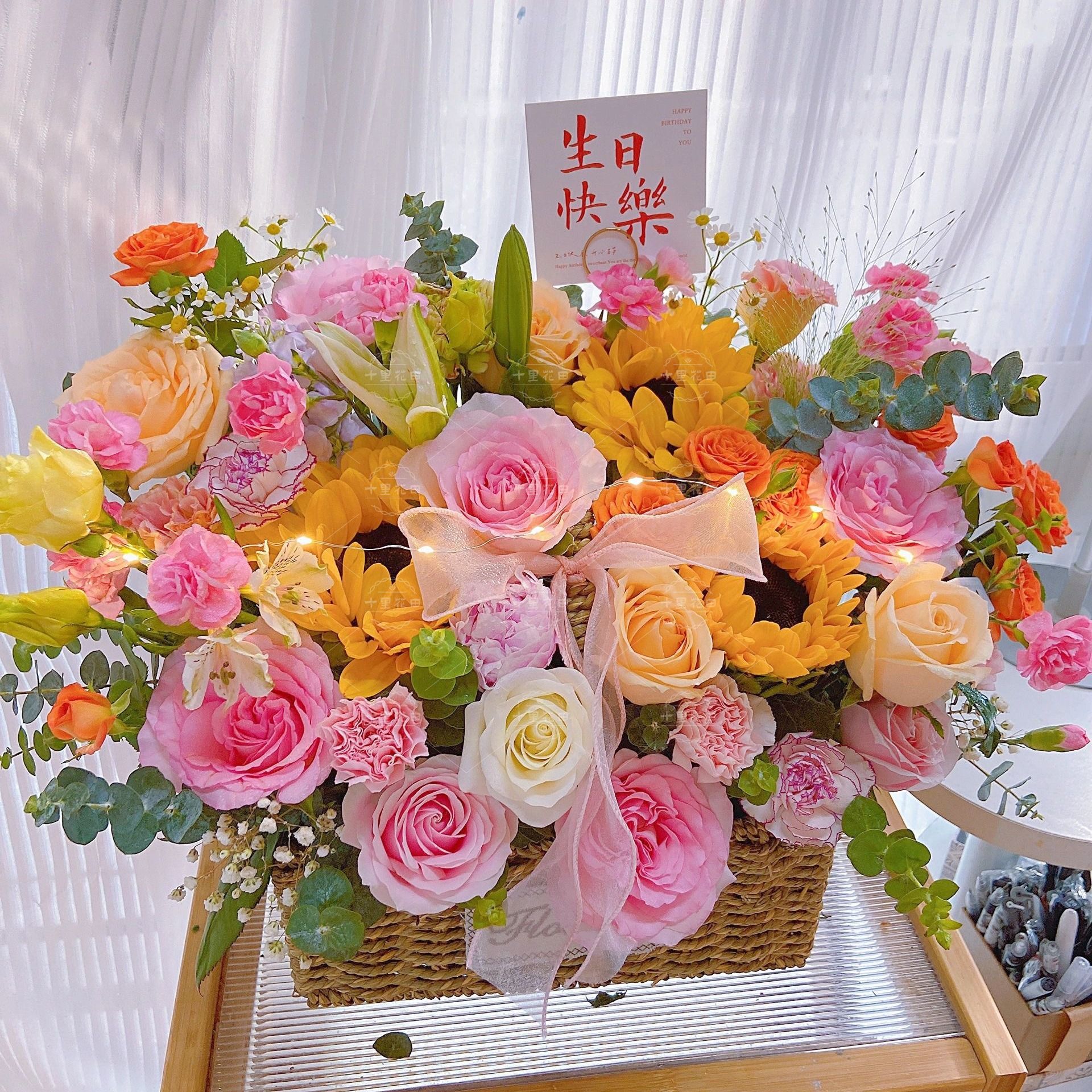 【欣然开朗】3朵向日葵搭配百合玫瑰花粉色系手提花篮生日鲜花生日礼物送女友花店送花上门
