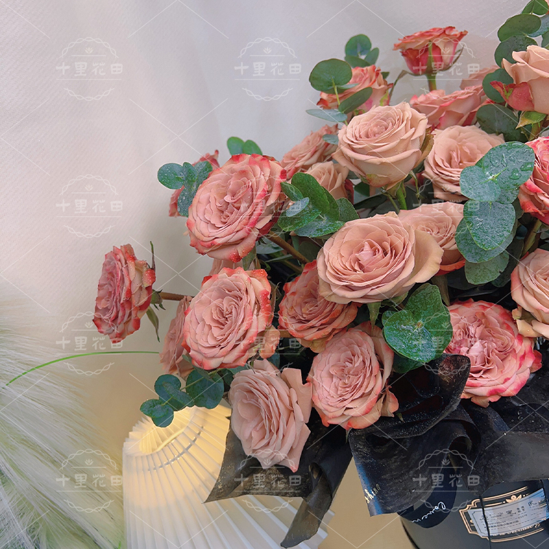 【浪漫不定义】花店送花上门生日礼物送女友送闺蜜送男士生日鲜花33朵卡布奇诺抱抱桶花束